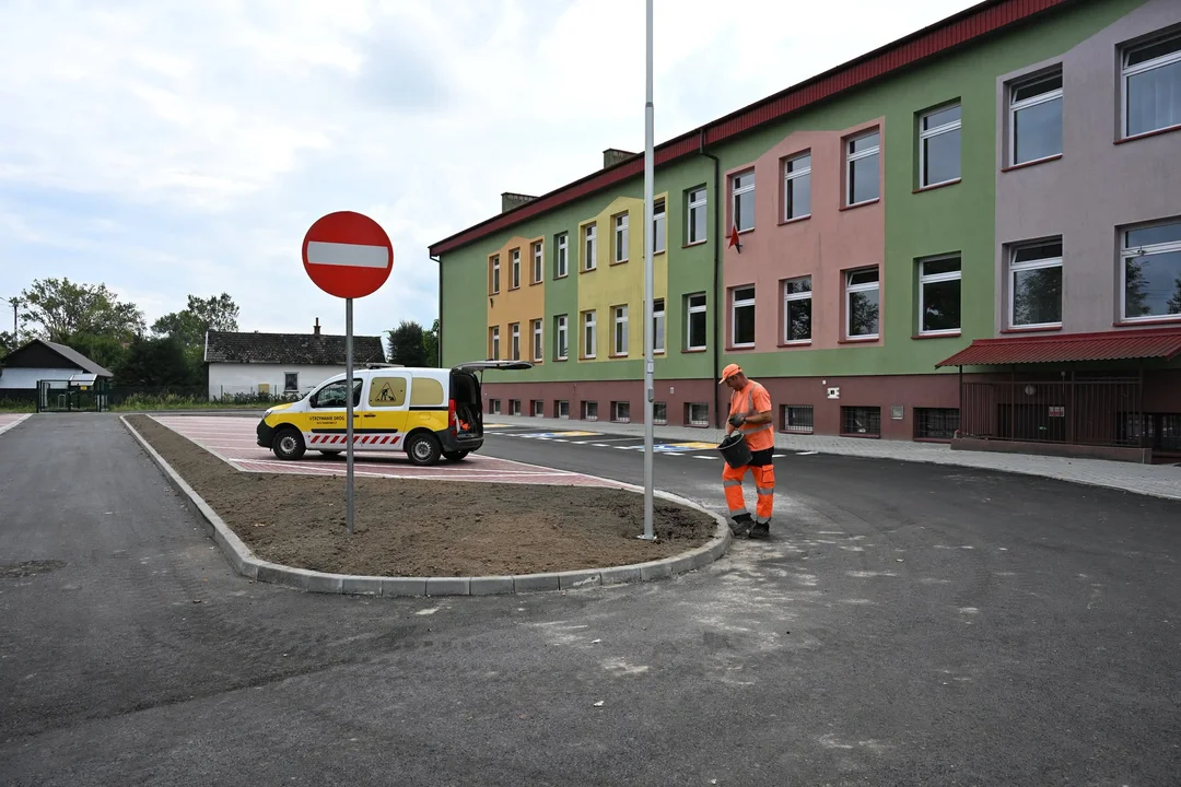 Parking przy szkole w Kolbuszowej Górnej